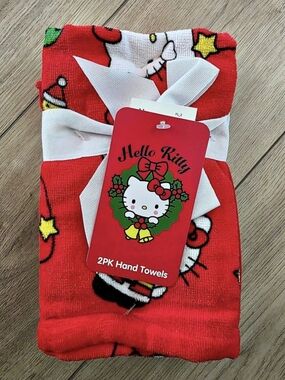 NWT Hello Kitty Christmas Holiday Santa Hand Towels 2 Pack